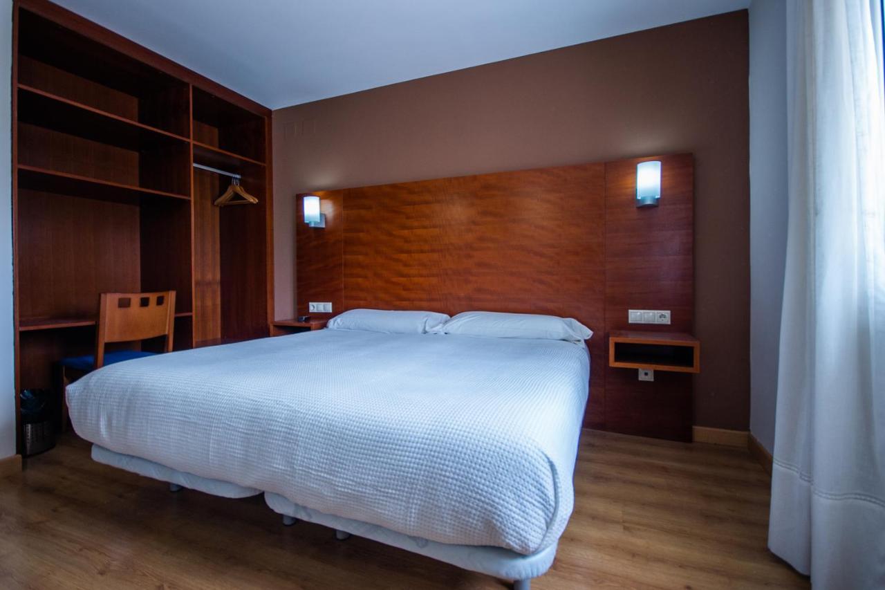 Pension Viella Asturias Oviedo Bagian luar foto