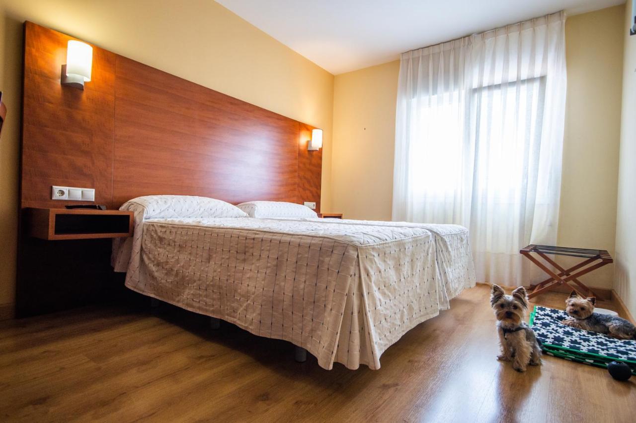Pension Viella Asturias Oviedo Bagian luar foto