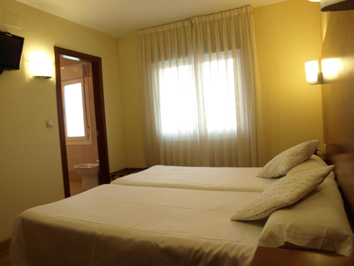Pension Viella Asturias Oviedo Bagian luar foto